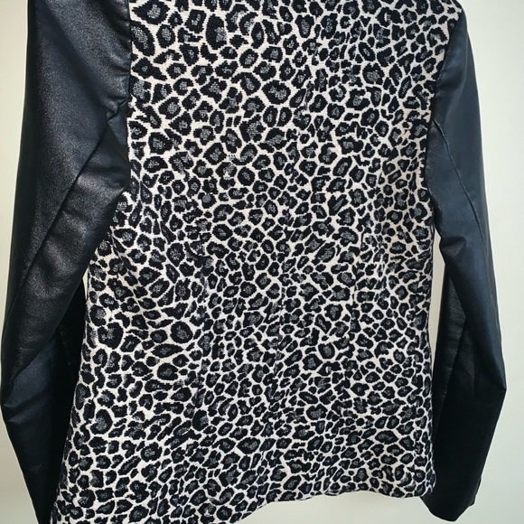 Blazer - Picture 6 of 7